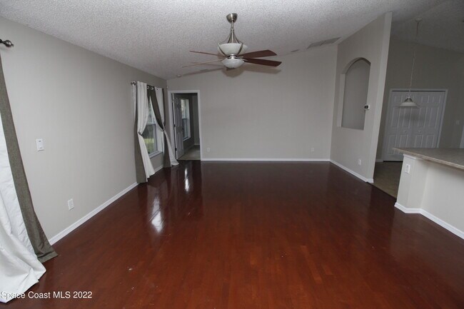 Building Photo - 3291 San Jose Ave SE