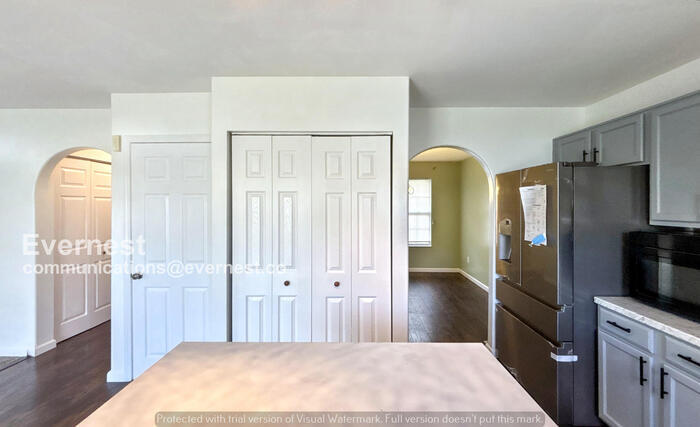 Building Photo - 5300 Folsom Dr