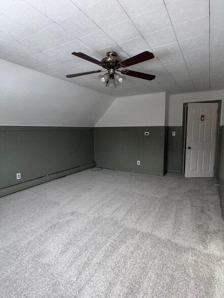 Bedroom 1 - 32 Front St