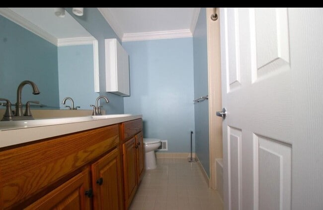 Building Photo - 15158 Congress Dr