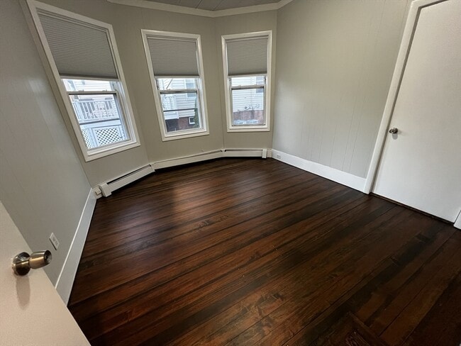 Building Photo - 158 Holland St