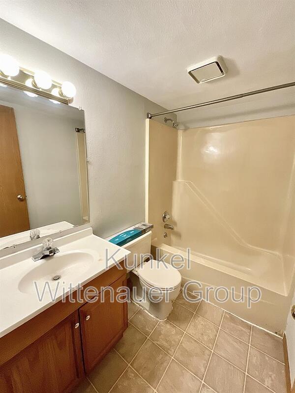 Building Photo - 716 Ganim Dr