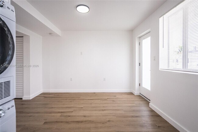 Building Photo - 1955 NW 2nd Ct