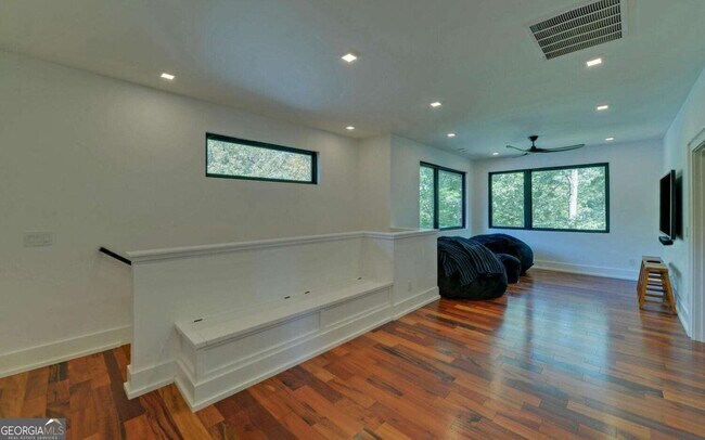 Building Photo - 675 Freedom Heights Dr