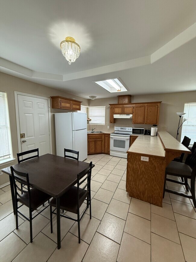 Unit D: Kitchen - 302 W Amy Dr