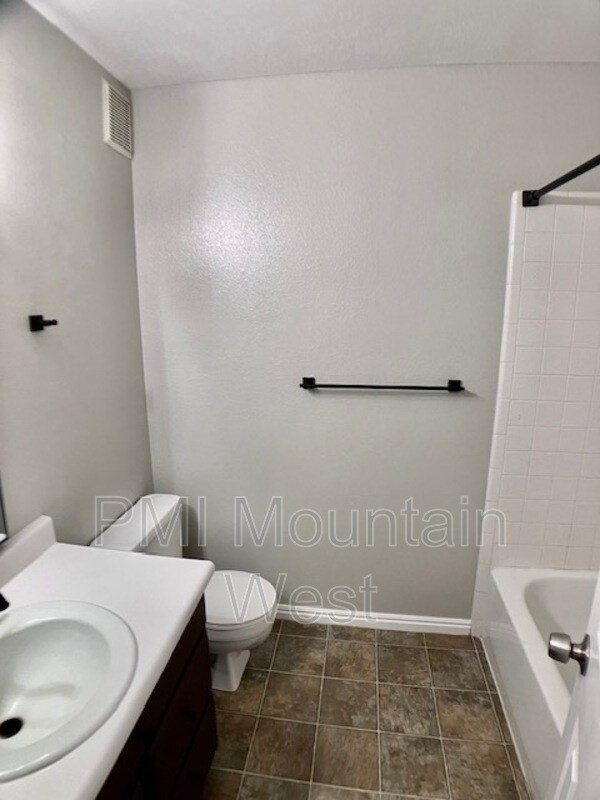 Building Photo - 567 N 200 E