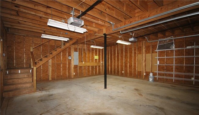 Building Photo - 1335 Carter Rd