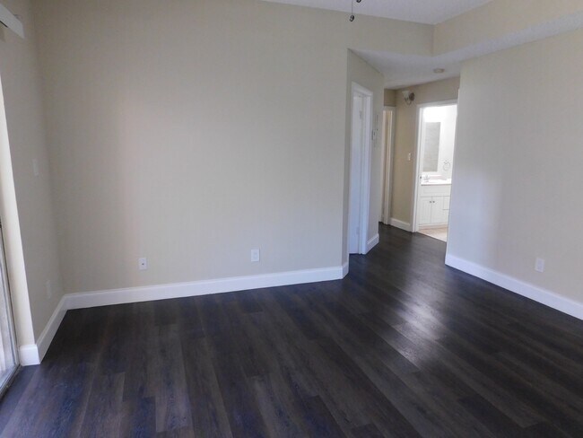 Building Photo - 611 Cypress Lake Blvd