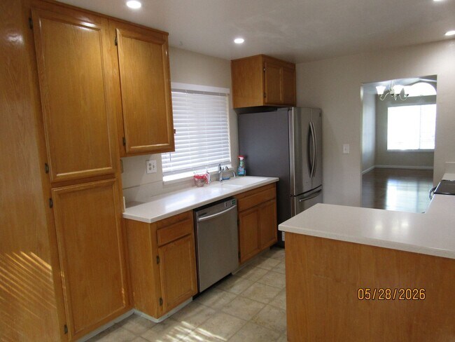Building Photo - Beautiful single story 3 bedroom house with large back yard. Private cul- de- sac. Bonus office/ ...