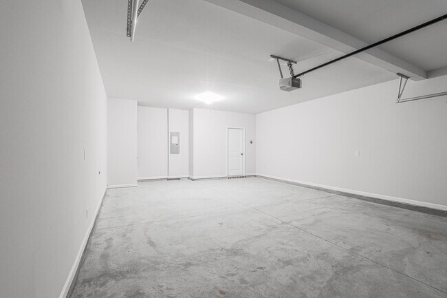 Building Photo - 131 Vivian Ln