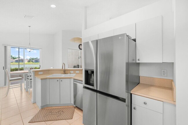 Building Photo - 364 Sunview Way