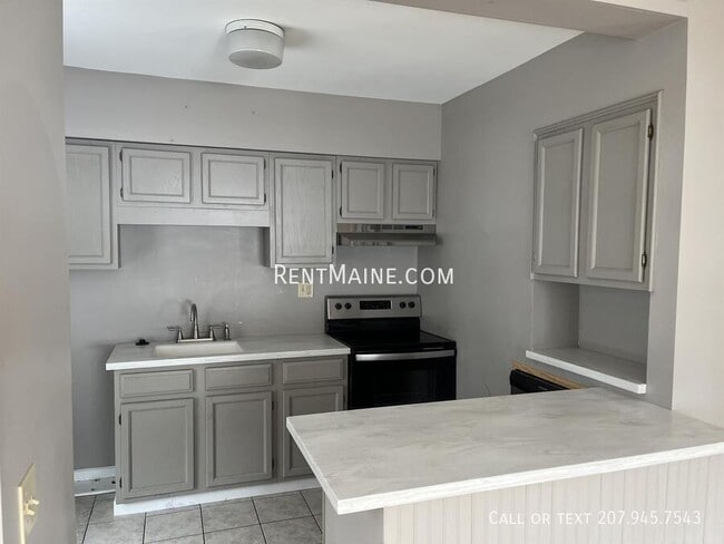 Building Photo - 348 State St