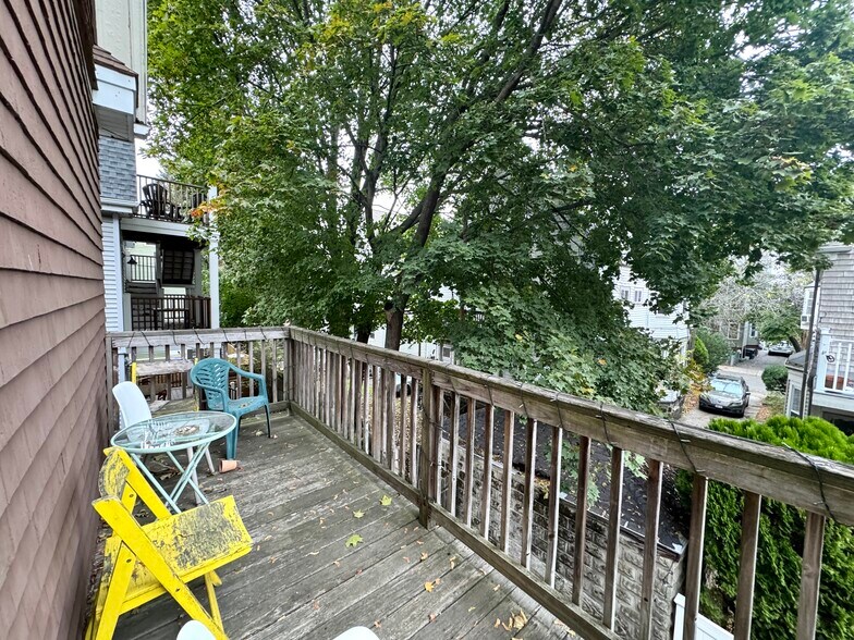 Building Photo - 195 College Ave