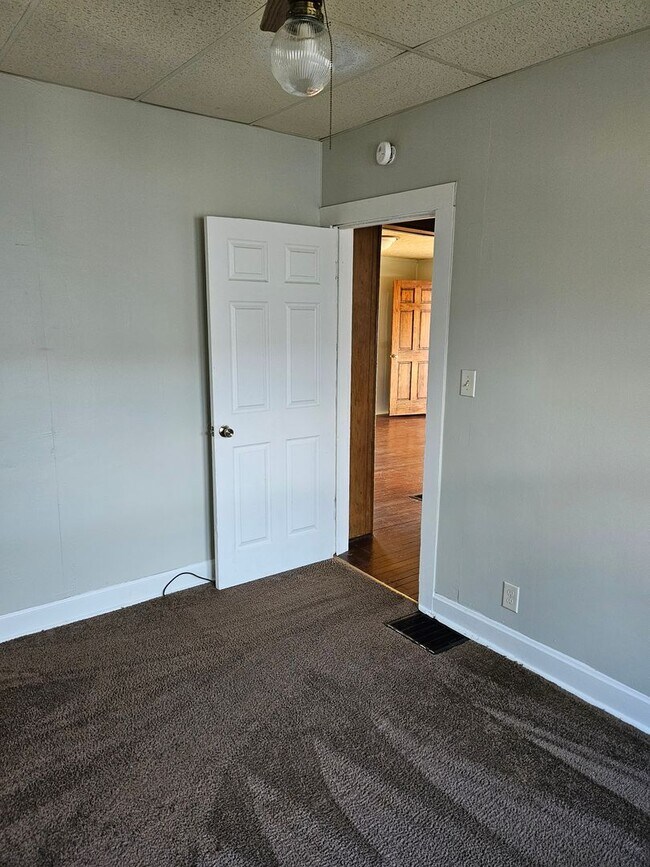 Building Photo - 3 Bed 1 bath house