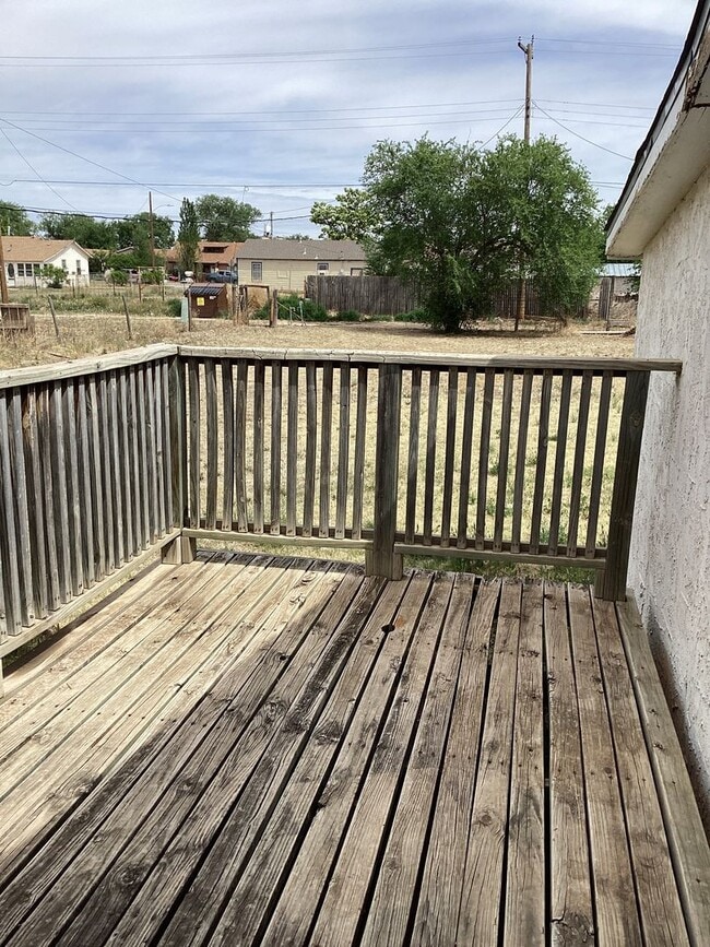 Building Photo - Newly Updated 2 bedroom Close to Morrison Park and High School!  Pets Welcome Upon Approval!