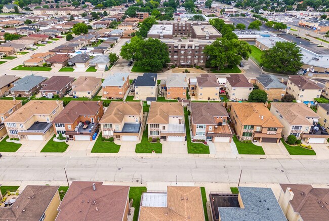 Building Photo - 8440 W Windsor Ave