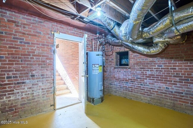 Building Photo - 300 Dogwood Ln