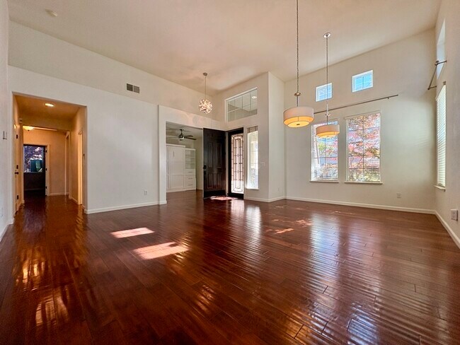 Building Photo - Beautiful 4 Bedroom with a large Pool! Located in Roseville close to a park!