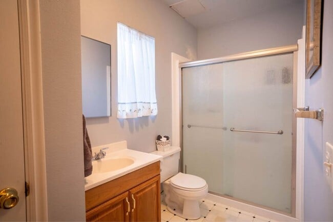 Building Photo - 1912 Oregon Ave