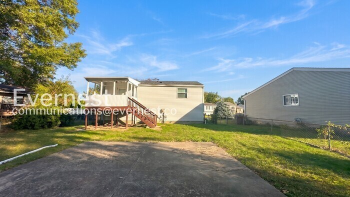 Building Photo - 2865 Chatsworth Way