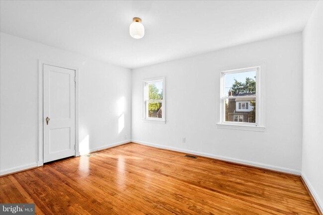 Building Photo - 117 W 14th St