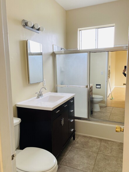 Building Photo - 3232 Estara Ave