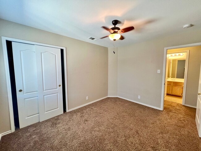 Building Photo - *COMING SOON* Pet-Friendly 3BD/2.5BA with Bonus Loft, Deck & Garden Tub – Near Tezel Rd!