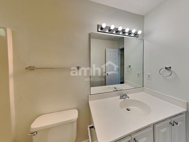 Building Photo - 6118 Goldenfield Dr