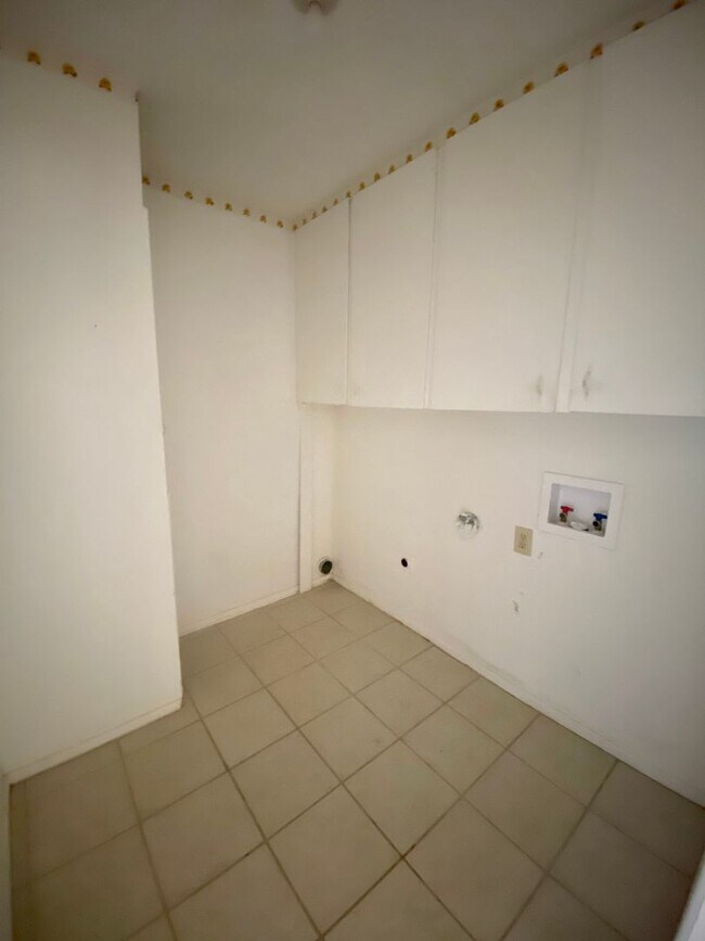 Building Photo - PRE-LEASING JULY.