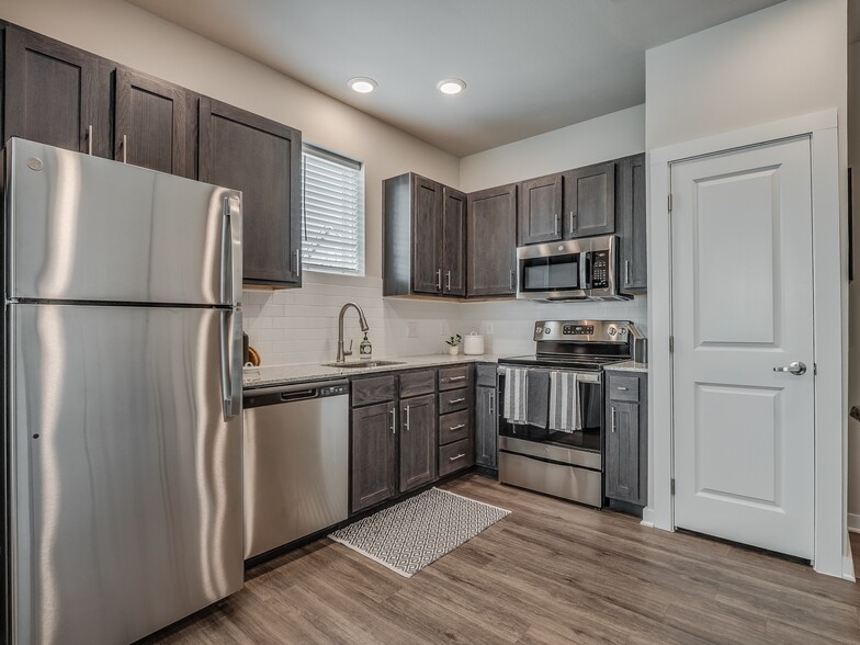 Raina - 1 Bed / 1 Bath - 646-705 Sq.Ft. - The Bowie