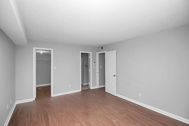 Building Photo - Updated First Floor 2BD/2BA Condo in Forest Ridge!