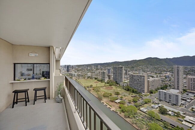 Building Photo - 2121 Ala Wai Blvd