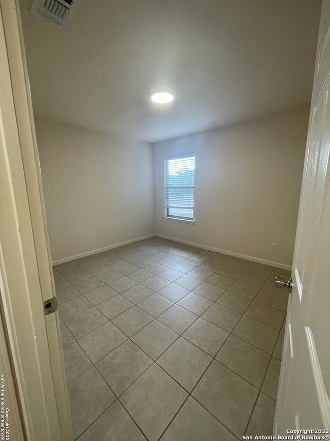 Building Photo - 440 Clearview Canyon