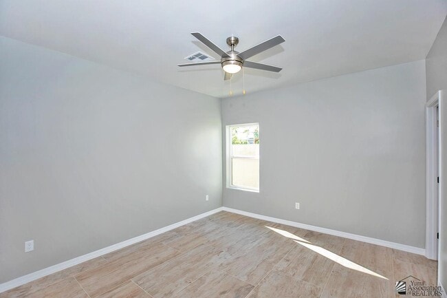 Building Photo - 643 S Orange Ave