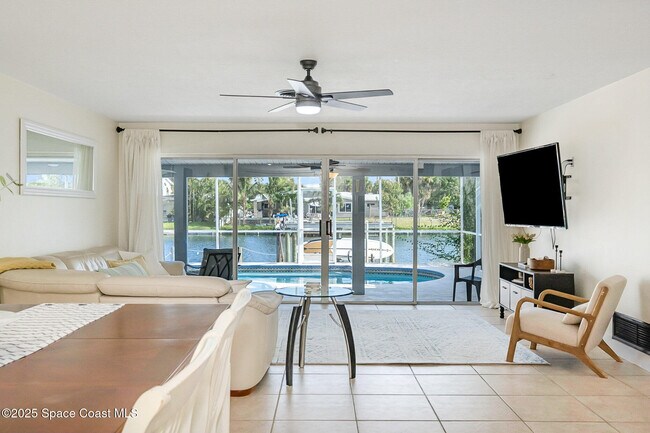 Building Photo - 426 S Neptune Dr
