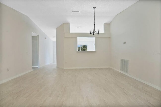 Building Photo - 617 4th Ave N