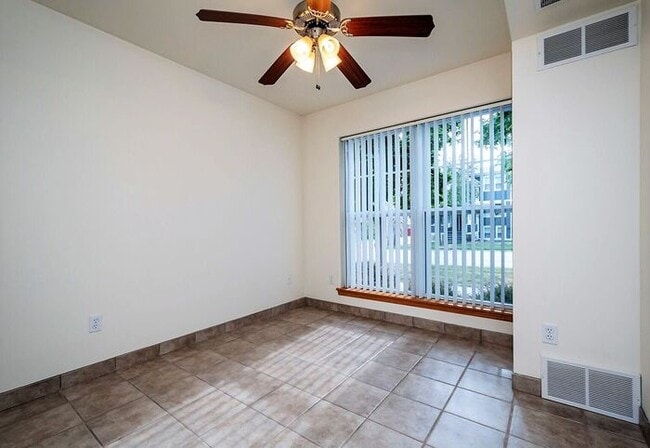 Building Photo - $2,595 | 3 Bedroom + Bonus Room, 2 Bathroo...