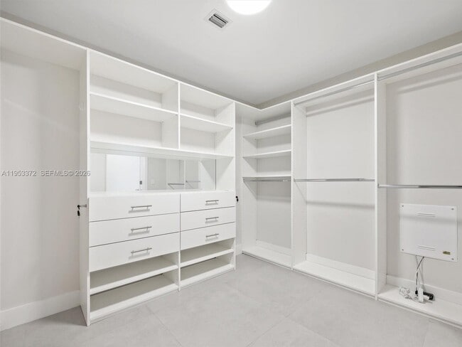 Building Photo - 16385 Biscayne Blvd