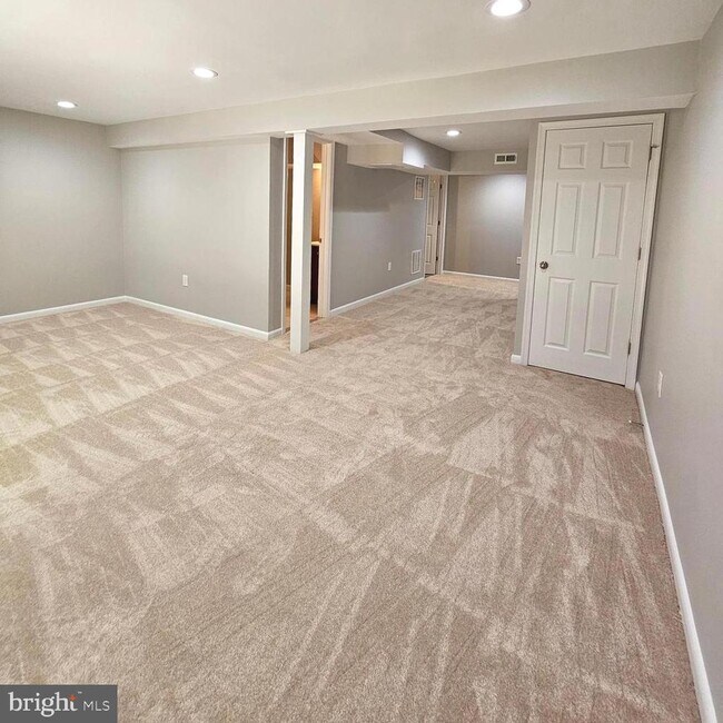 Building Photo - 6430 Shannon Station Ct