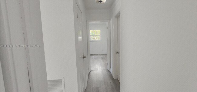 Building Photo - 200 NW 9th St