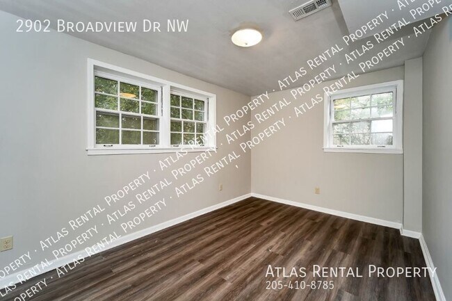 Building Photo - 2902 Broadview Dr NW