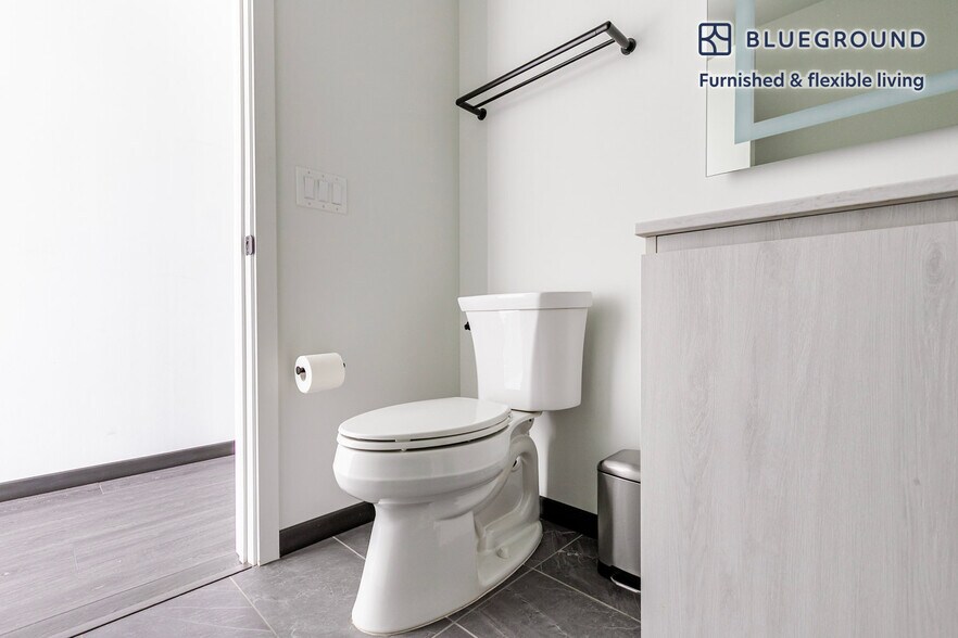 Building Photo - 1400 W Randolph St