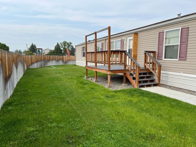 Building Photo - 3 Bed / 2 Bath Fully Fenced Yard in North ...