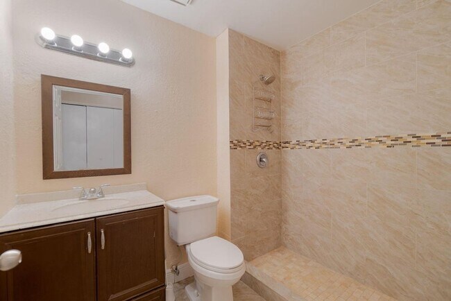 Building Photo - 14 Misty Meadow Dr