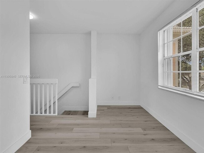 Building Photo - 8 Key W Ct