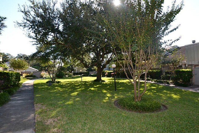 Building Photo - 13026 Wirevine Ln