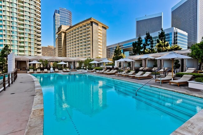 Building Photo - 1 W Century Dr