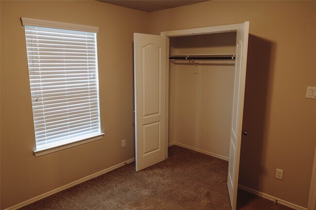 Building Photo - 10818 Catclaw Ct