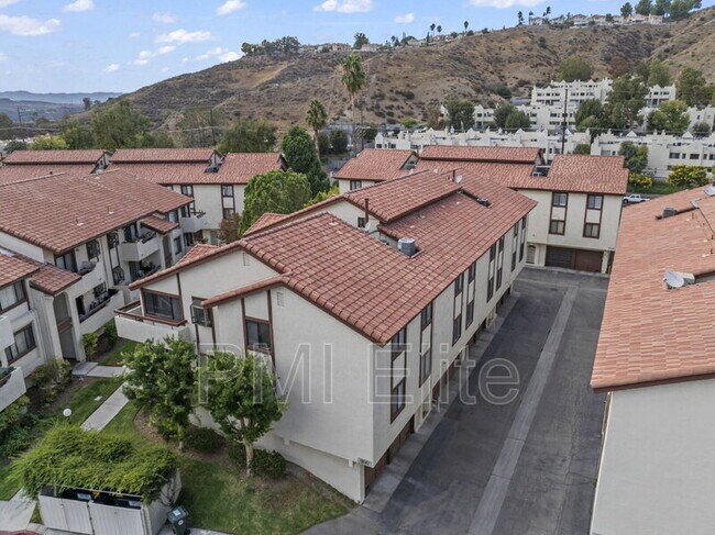 Building Photo - 18142 Sundowner Way