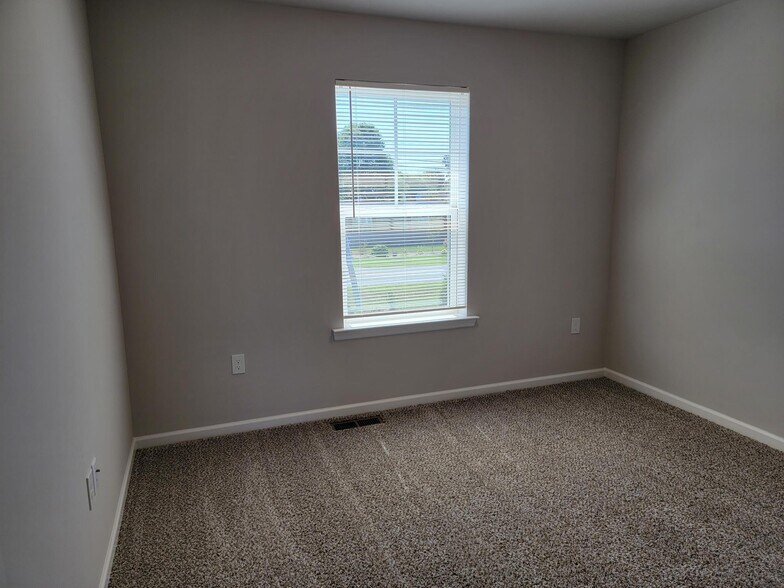 Building Photo - 3 Cobblestone Ct